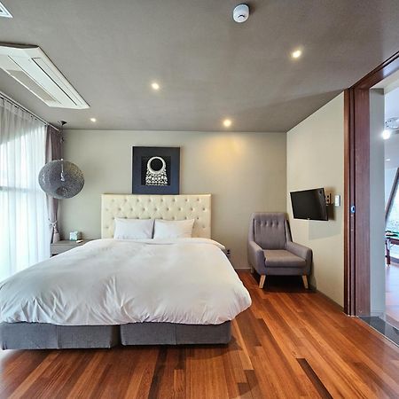 Jeju Hotel Scarboro Seogwipo Bagian luar foto