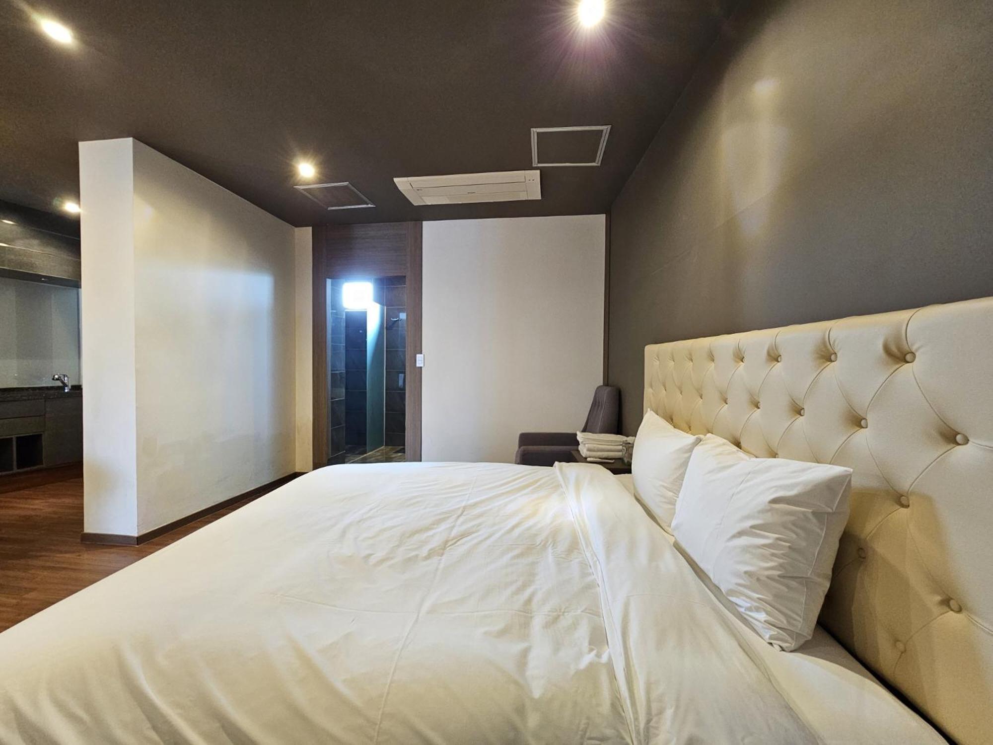 Jeju Hotel Scarboro Seogwipo Bagian luar foto